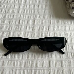 90s Stylish Black Sunglasses - Cat Eye Oval